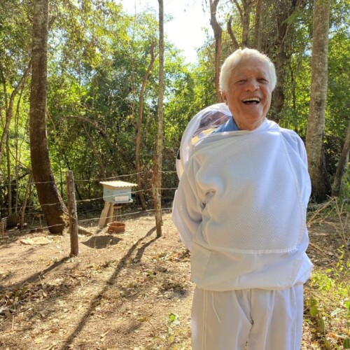 91 year old brazilian beekeeper