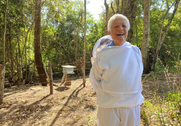 91 year old brazilian beekeeper
